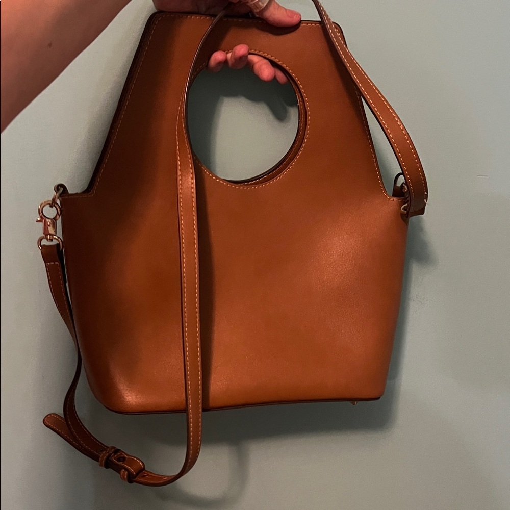 Elegant Tan Leather Handbag